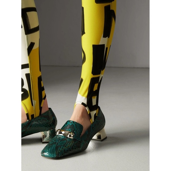burberry new & authentic graffiti stirrup leggings - Picture 3 of 16